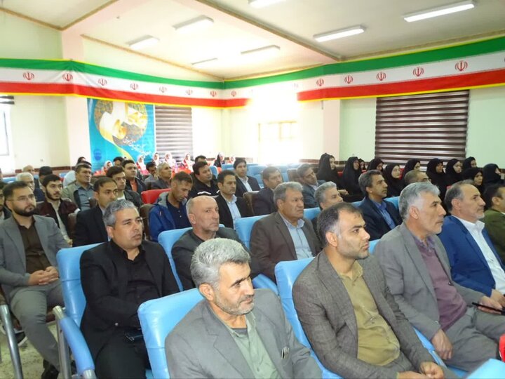 تصاویر/ همایش گرامیداشت هفته معلم و تجلیل از معلمان نمونه شهرستانی و بازنشستگان در شهرستان چهاربرج