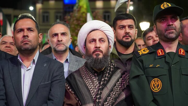 تصاویر/  تجمعات مردمی در خوی در شصت و ششمین شب متوالی در حمایت از نیروهای مسلح و مطالبه خون رهبر شهید انقلاب