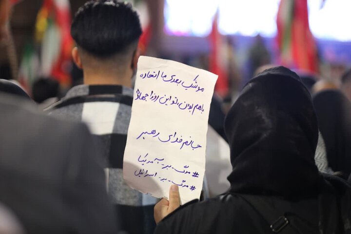 تصاویر/  تجمعات مردمی در خوی در شصت و ششمین شب متوالی در حمایت از نیروهای مسلح و مطالبه خون رهبر شهید انقلاب