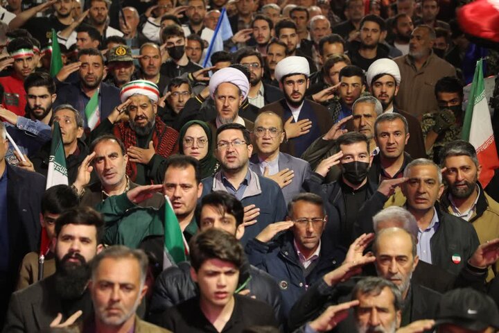 تصاویر/  تجمعات مردمی در خوی در شصت و ششمین شب متوالی در حمایت از نیروهای مسلح و مطالبه خون رهبر شهید انقلاب
