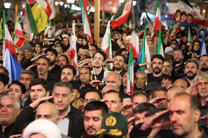تصاویر/  تجمعات مردمی در خوی در شصت و ششمین شب متوالی در حمایت از نیروهای مسلح و مطالبه خون رهبر شهید انقلاب