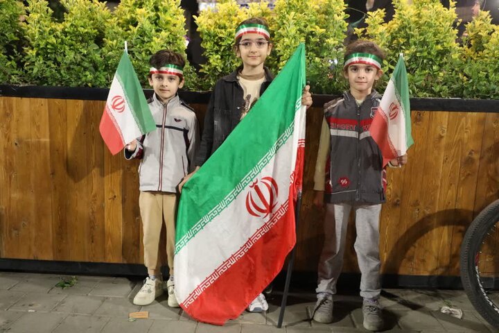 تصاویر/  تجمعات مردمی در خوی در شصت و ششمین شب متوالی در حمایت از نیروهای مسلح و مطالبه خون رهبر شهید انقلاب