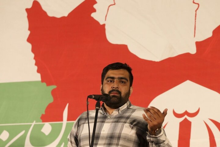 تصاویر/ اجتماع شبانه مقابل درب اصلی دانشگاه تهران