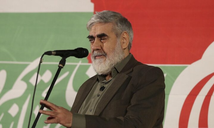 تصاویر/ اجتماع شبانه مقابل درب اصلی دانشگاه تهران