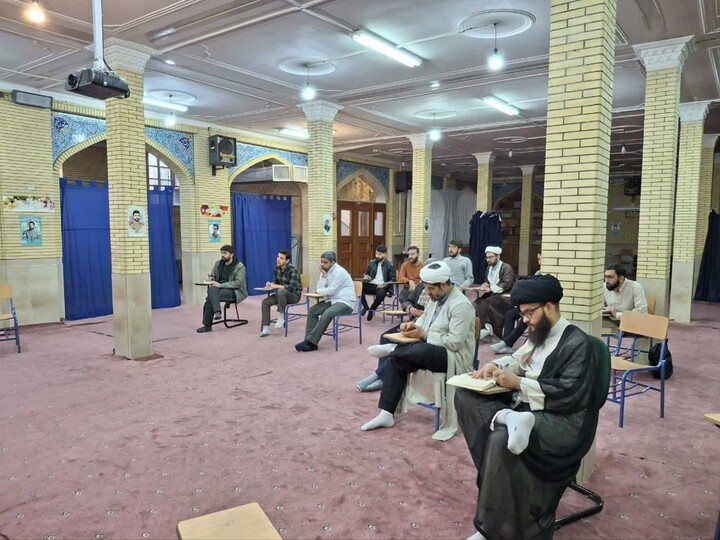 تصاویر / دوره آموزشی کمک‌های اولیه در مدرسه علمیه آیت الله آخوند(ره)