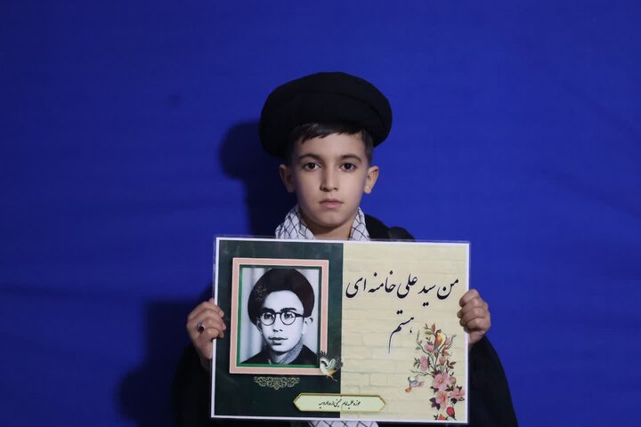 تصاویر/ پویش "من سیدعلی خامنه ای هستم" در موکب مدرسه علمیه امام خمینی(ره) ارومیه