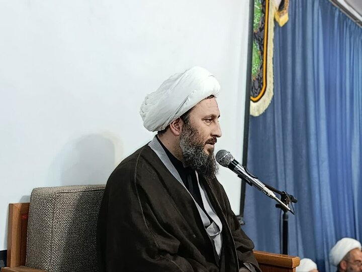 تصاویر/ مراسم تجلیل از اساتید حوزه علمیه در خوی