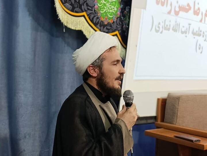تصاویر/ مراسم تجلیل از اساتید حوزه علمیه در خوی