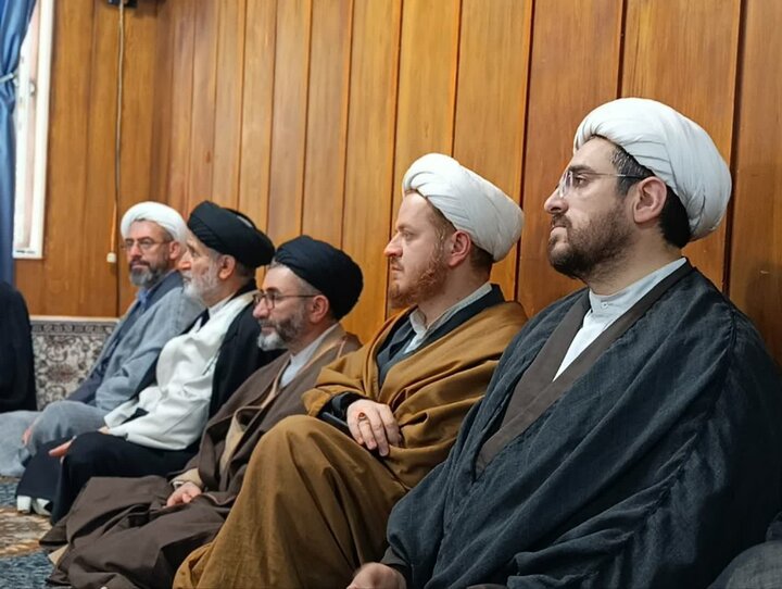 تصاویر/ مراسم تجلیل از اساتید حوزه علمیه در خوی