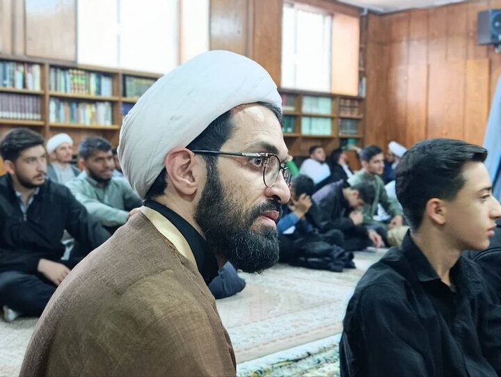 تصاویر/ مراسم تجلیل از اساتید حوزه علمیه در خوی