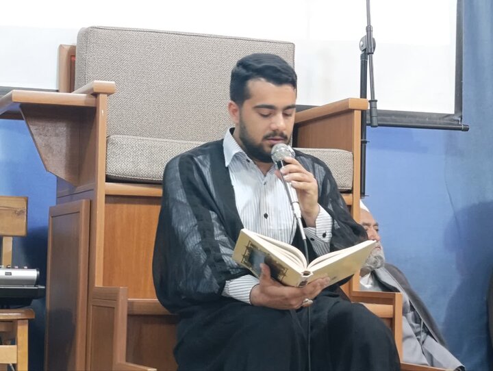 تصاویر/ مراسم تجلیل از اساتید حوزه علمیه در خوی