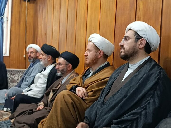 تصاویر/ مراسم تجلیل از اساتید حوزه علمیه در خوی