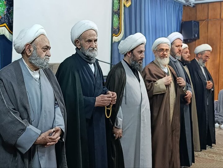 تصاویر/ مراسم تجلیل از اساتید حوزه علمیه در خوی