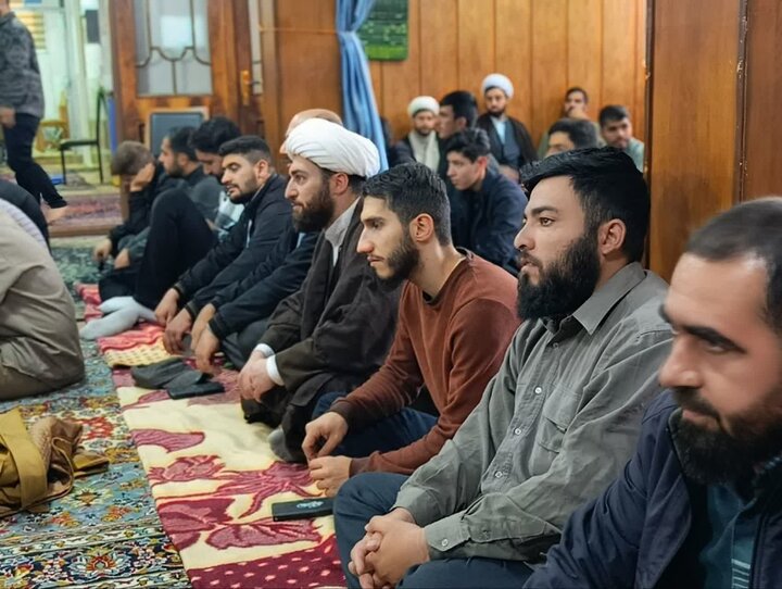 تصاویر/ مراسم تجلیل از اساتید حوزه علمیه در خوی