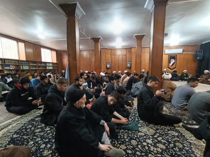 تصاویر/ مراسم تجلیل از اساتید حوزه علمیه در خوی