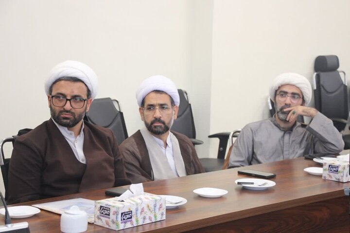 تصاویر/ نشست هم‌اندیشی روحانیون با امام جمعه جزیره کیش