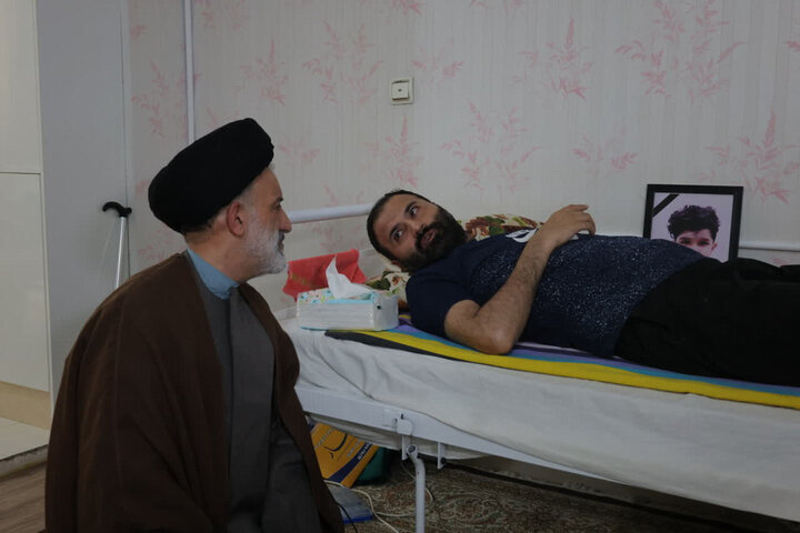 تصاویر/ دیدار نماینده ولی‌فقیه در بنیاد شهید با 4 خانواده شهید جنگ رمضان