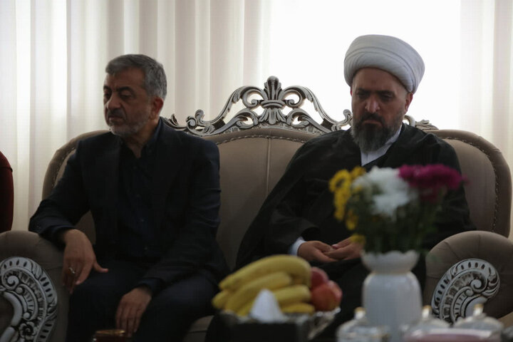 تصاویر/ دیدار نماینده ولی‌فقیه در بنیاد شهید با 4 خانواده شهید جنگ رمضان