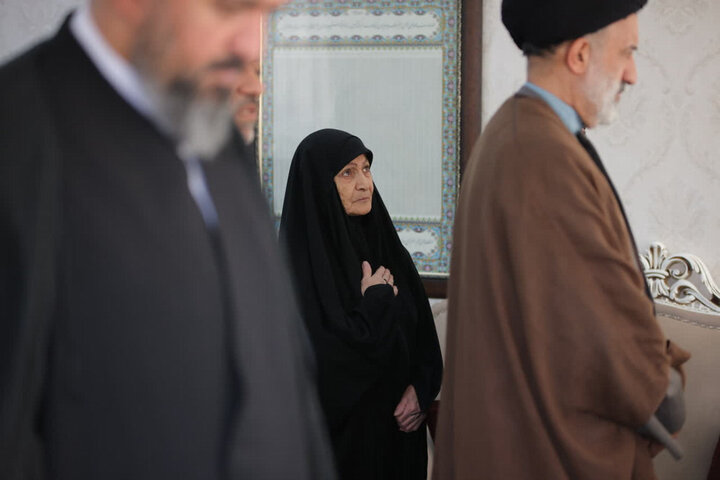 تصاویر/ دیدار نماینده ولی‌فقیه در بنیاد شهید با 4 خانواده شهید جنگ رمضان