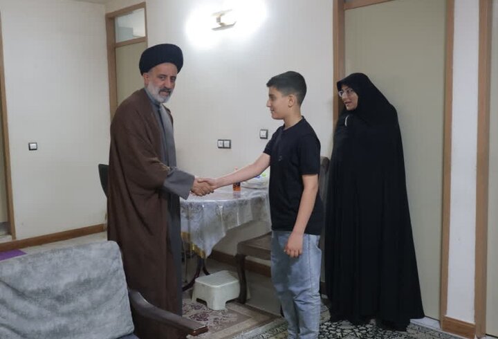 تصاویر/ دیدار نماینده ولی‌فقیه در بنیاد شهید با 4 خانواده شهید جنگ رمضان