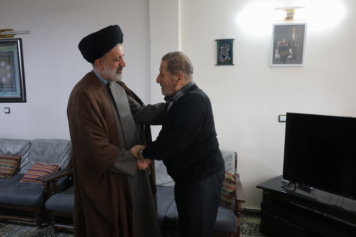 تصاویر/ دیدار نماینده ولی‌فقیه در بنیاد شهید با 4 خانواده شهید جنگ رمضان