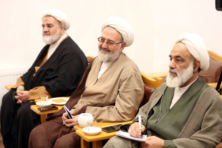 تصاویر/ نشست علمی «نقش شهید سید حسن نصرالله در تبیین و معرفی الگوی حاکمیت ولایی» در قم