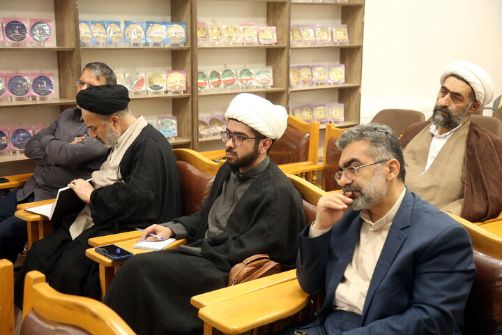 تصاویر/ نشست علمی «نقش شهید سید حسن نصرالله در تبیین و معرفی الگوی حاکمیت ولایی» در قم