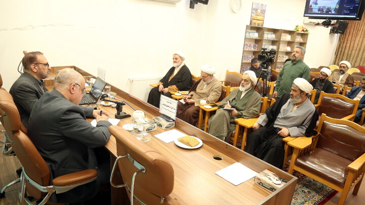 تصاویر/ نشست علمی «نقش شهید سید حسن نصرالله در تبیین و معرفی الگوی حاکمیت ولایی» در قم