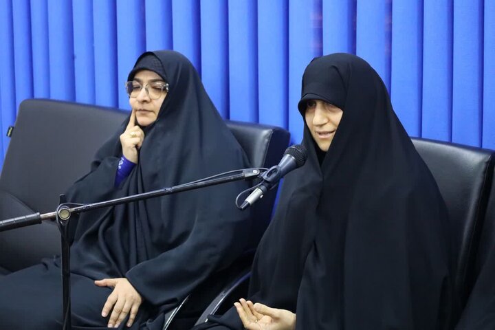 تصاویر / دیدار اساتید و کادر مدرسه علمیه ریحانه الرسول (س) نکا با نماینده ولی فقیه در مازندران