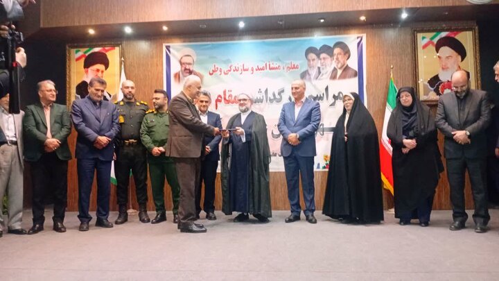 تصاویر / برگزاری مراسم باشکوه گرامیداشت مقام معلم در شهرستان عباس‌آباد با حضور امام جمعه