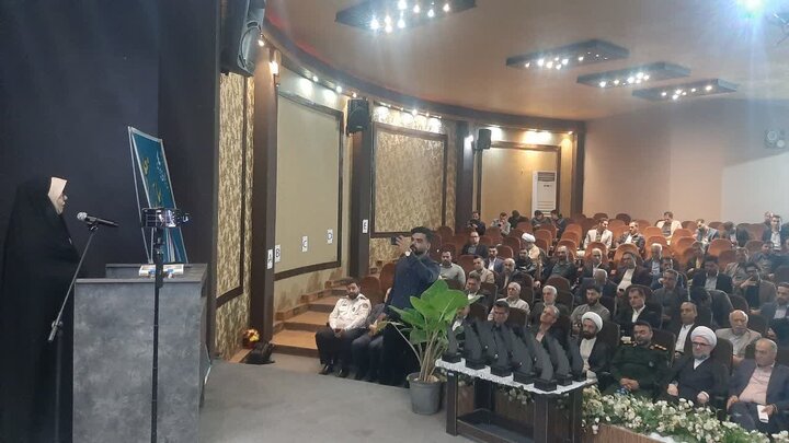 تصاویر / برگزاری مراسم باشکوه گرامیداشت مقام معلم در شهرستان عباس‌آباد با حضور امام جمعه