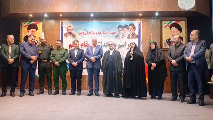 تصاویر / برگزاری مراسم باشکوه گرامیداشت مقام معلم در شهرستان عباس‌آباد با حضور امام جمعه