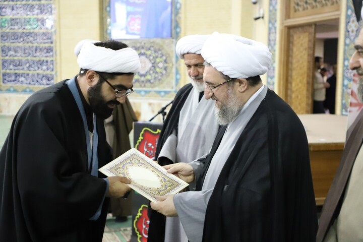 مراسم تجلیل از اساتید نمونه حوزه علمیه تبریز