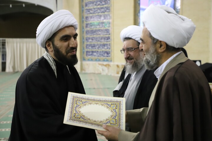 مراسم تجلیل از اساتید نمونه حوزه علمیه تبریز