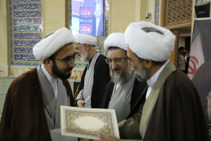 مراسم تجلیل از اساتید نمونه حوزه علمیه تبریز