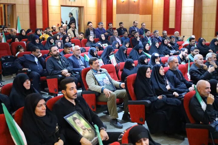 تصاویر / نشست صمیمانه نماینده ولی فقیه با خانواده‌ شهدای جنگ رمضان
