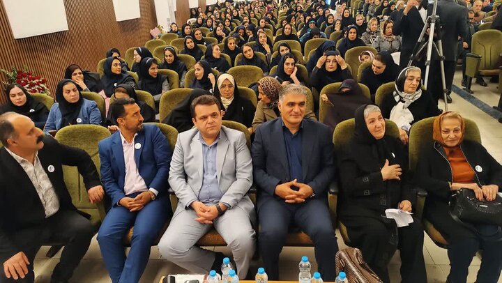 تصاویر/ تجلیل از مشعل‌داران علم و اخلاق در چالوس