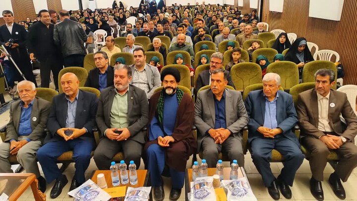 تصاویر/ تجلیل از مشعل‌داران علم و اخلاق در چالوس