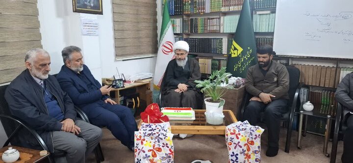 تصاویر/ تجلیل از حجت الاسلام و المسلمین یعقوبیان به مناسبت هفته معلم