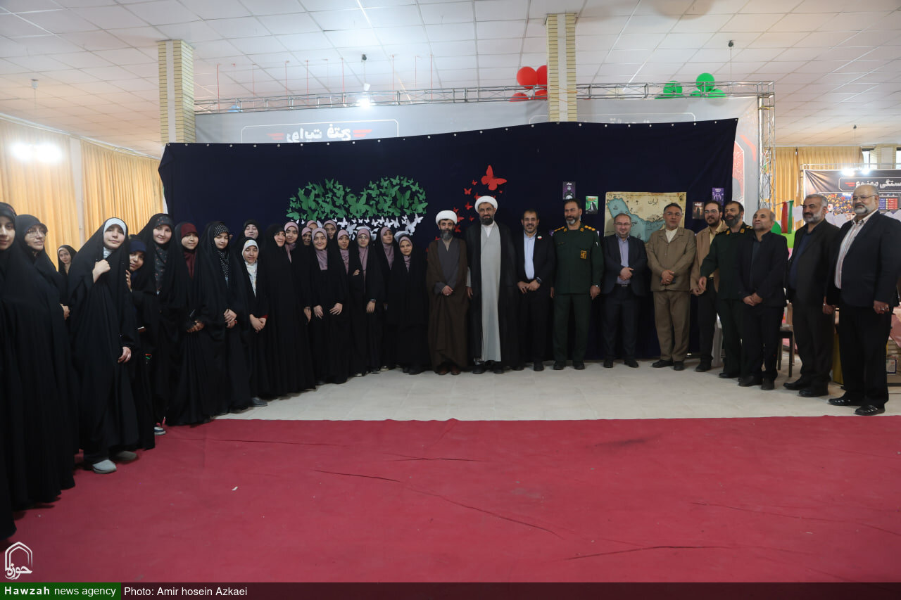 تصاویر / حضور امام جمعه همدان در «پاتوق نوجوان مبارز» در همدان
