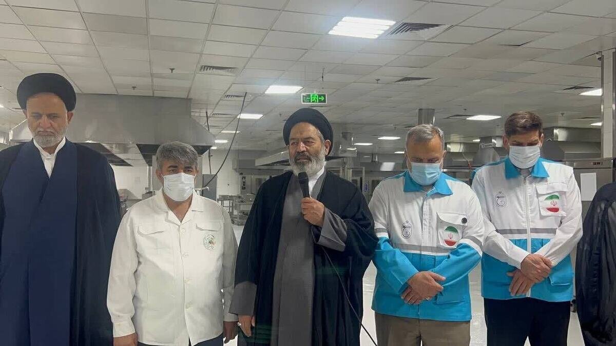 تقدیر نماینده ولی‌فقیه در امور حج و زیارت از مدیر و عوامل کاشانی آشپزخانه مدینه منوره