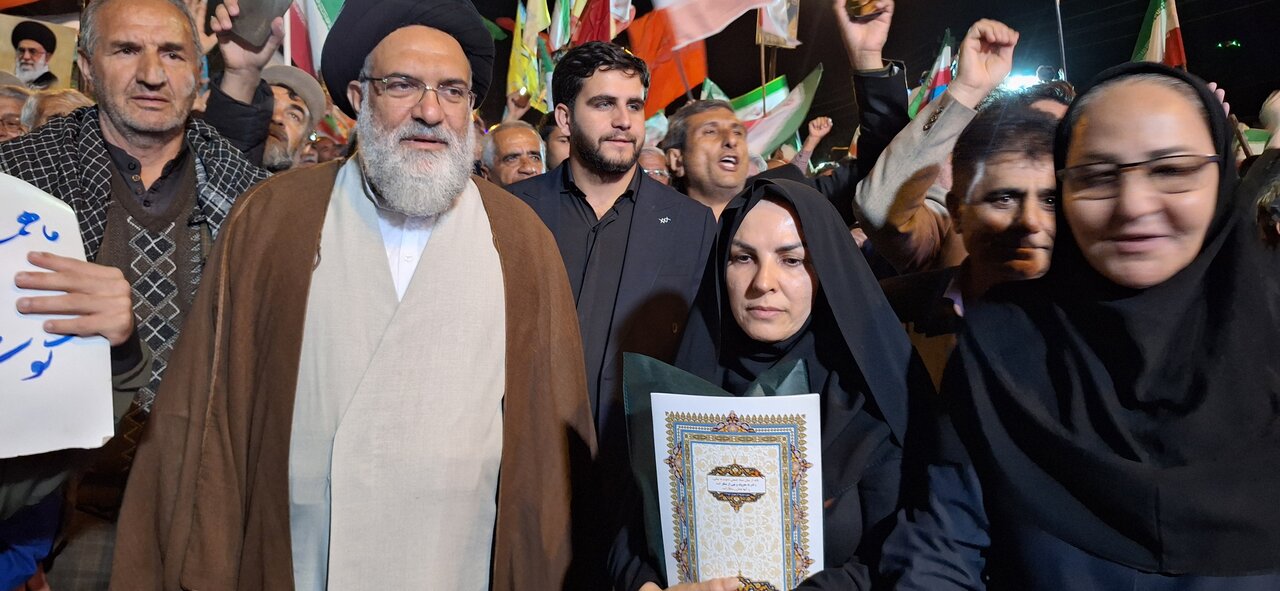 آیین تجلیل از پرچمداران دانایی و سفیران معروف برگزار شد+ عکس