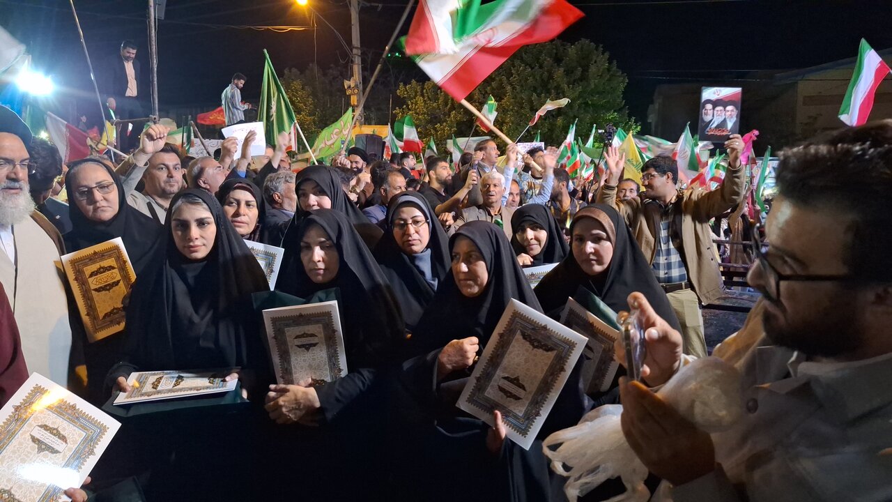 آیین تجلیل از پرچمداران دانایی و سفیران معروف در یاسوج برگزار شد