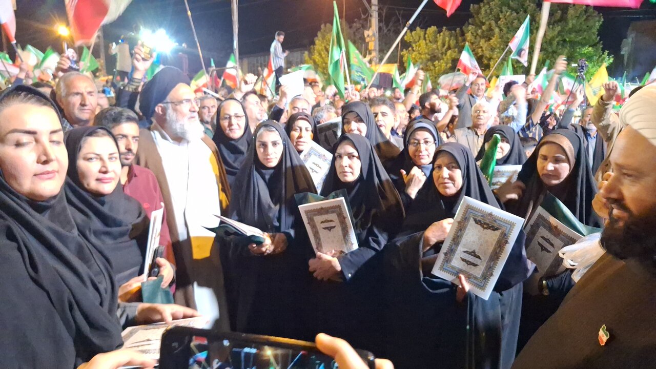 آیین تجلیل از پرچمداران دانایی و سفیران معروف در یاسوج برگزار شد