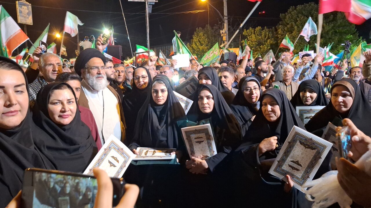 آیین تجلیل از پرچمداران دانایی و سفیران معروف در یاسوج برگزار شد