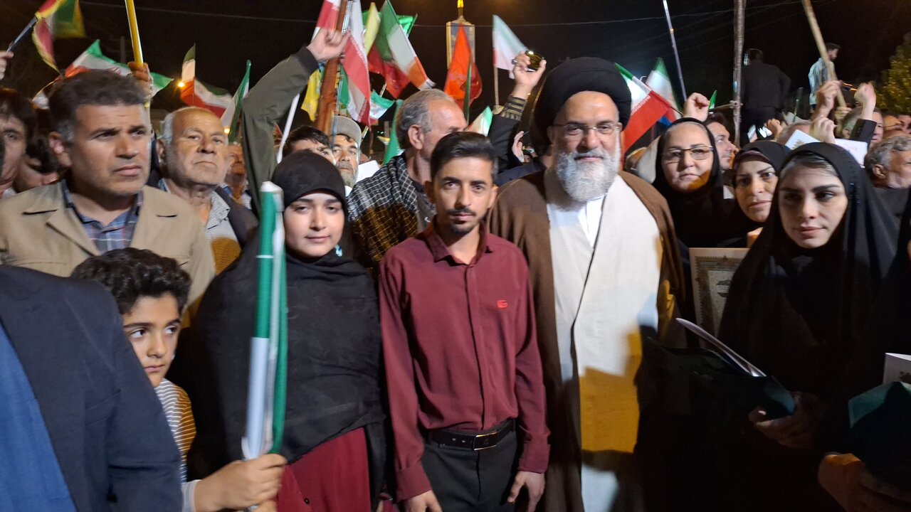 آیین تجلیل از پرچمداران دانایی و سفیران معروف در یاسوج برگزار شد