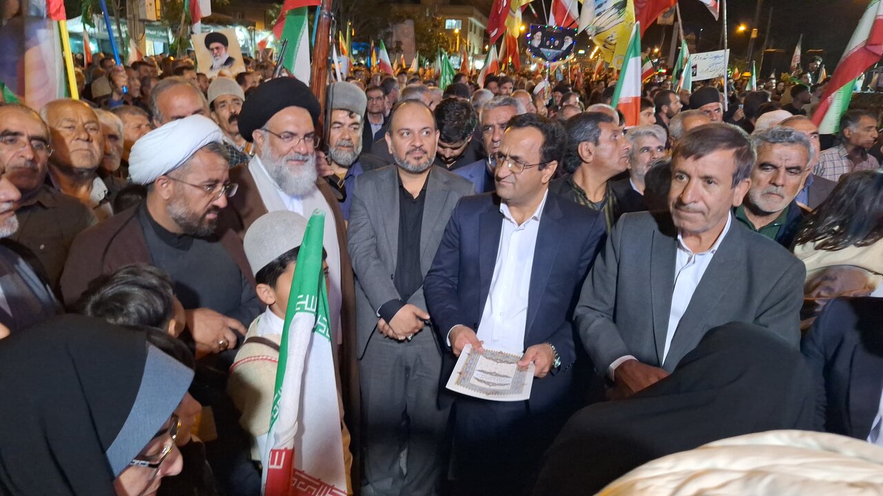 آیین تجلیل از پرچمداران دانایی و سفیران معروف در یاسوج برگزار شد