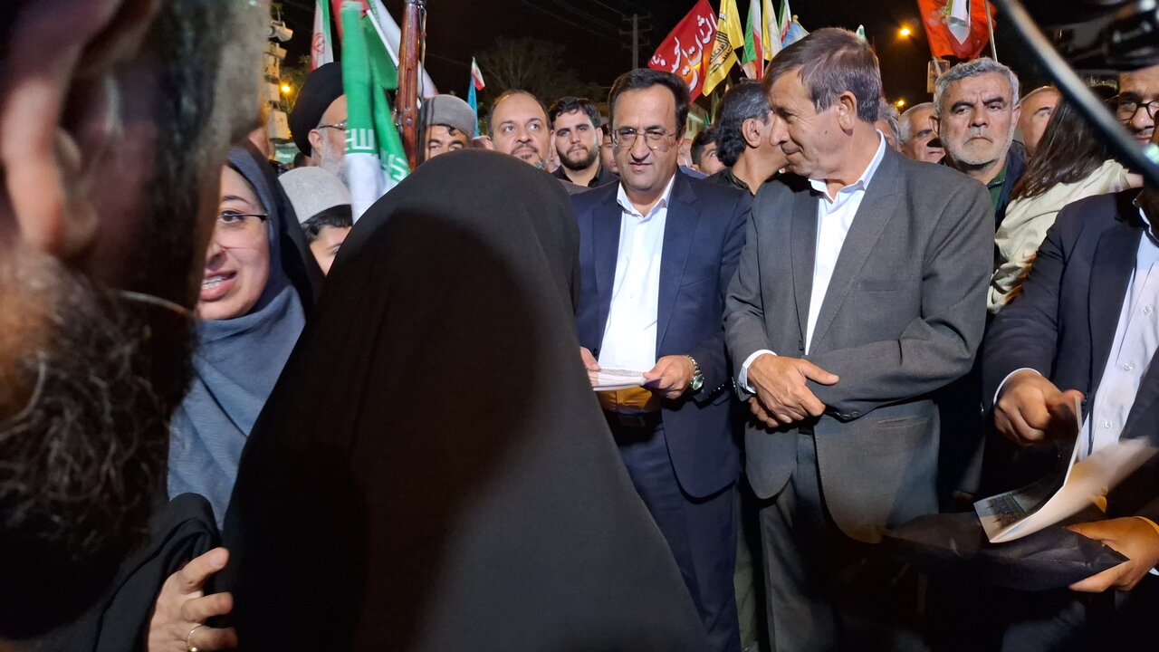 آیین تجلیل از پرچمداران دانایی و سفیران معروف در یاسوج برگزار شد