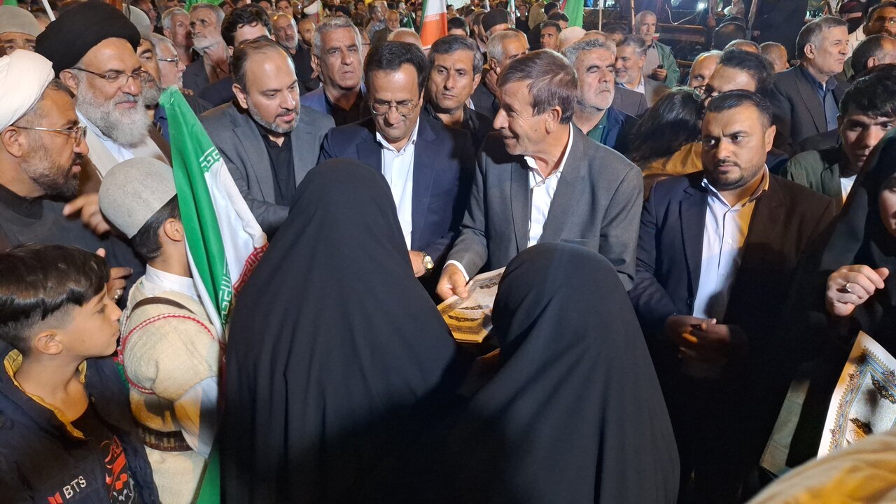 آیین تجلیل از پرچمداران دانایی و سفیران معروف در یاسوج برگزار شد