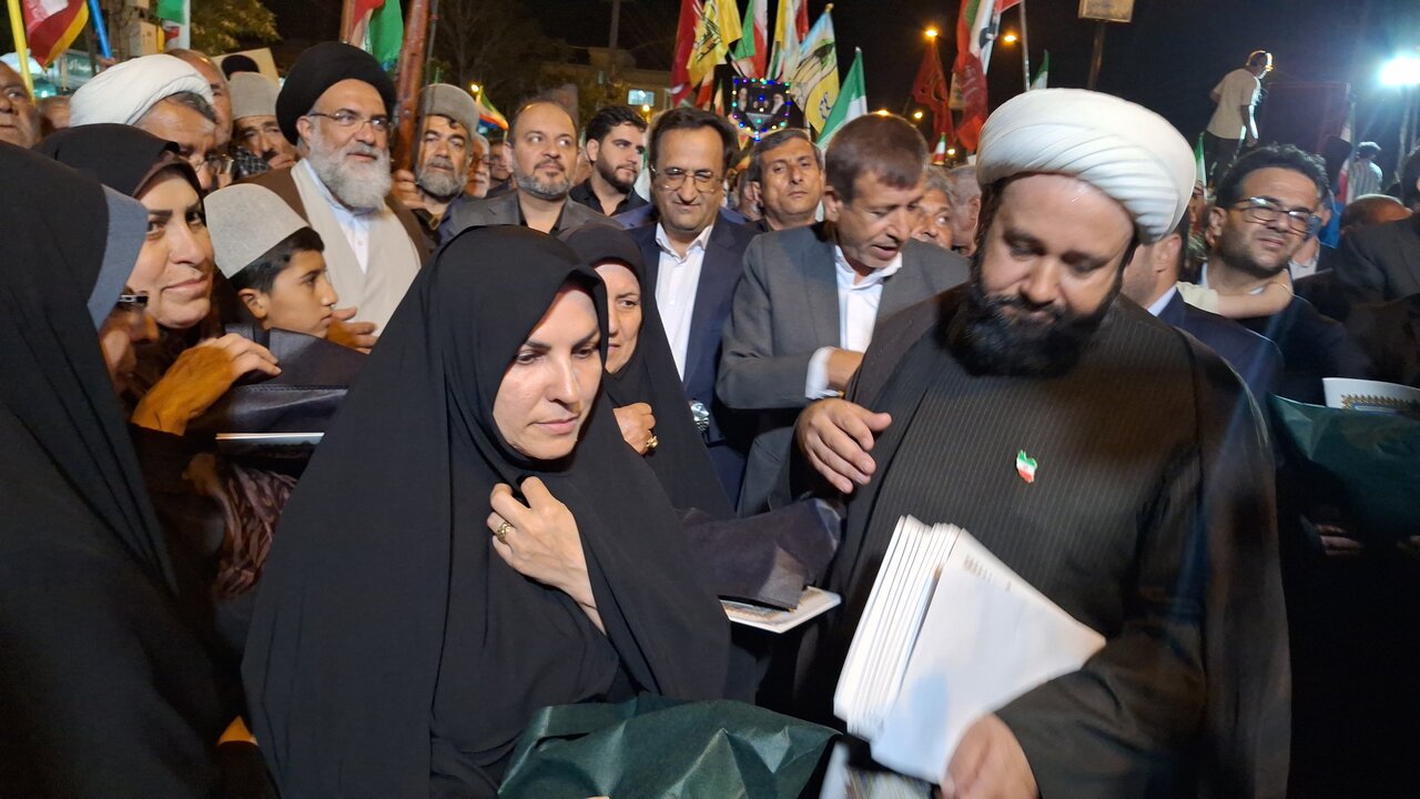 آیین تجلیل از پرچمداران دانایی و سفیران معروف در یاسوج برگزار شد